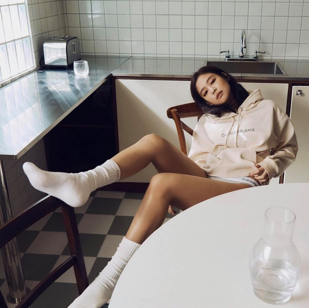 Jennie gây 'mất máu' với bộ ảnh sexy cho thương hiệu 'đồ lót' Calvin Klein