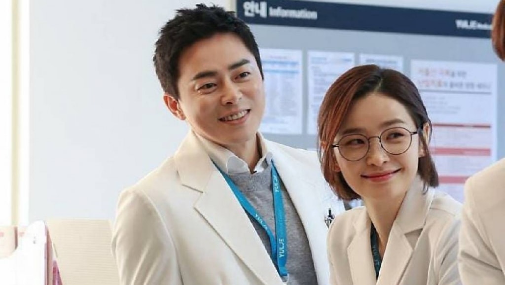 Netizen bấn loạn khi Ik Jun - Song Hwa có nụ hôn ở 'Hospital Playlist' sau bao năm 'đẩy thuyền' mòn mỏi