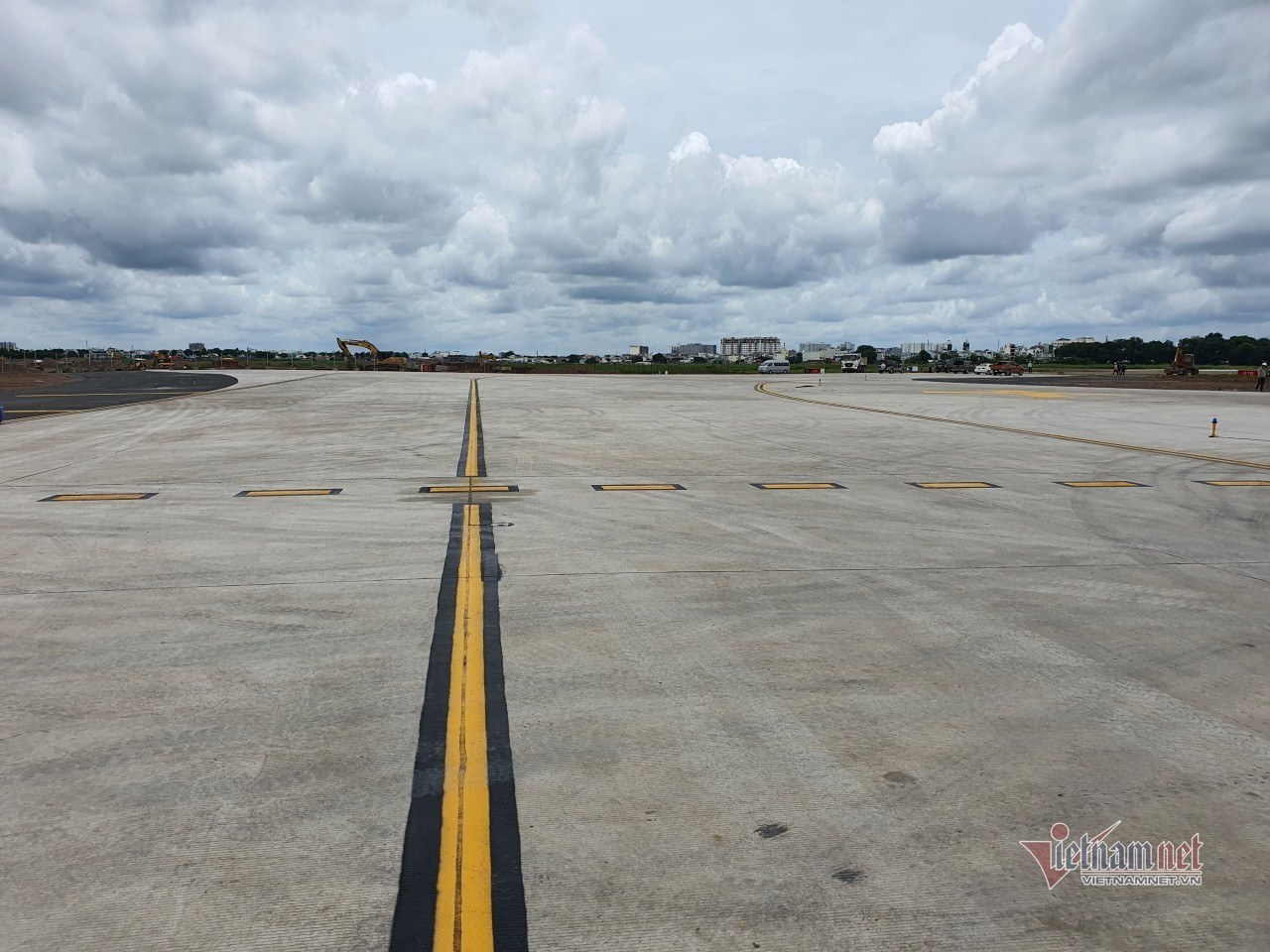 Hai đường lăn sân bay Tân Sơn Nhất hoàn thành sau 5 tháng cải tạo