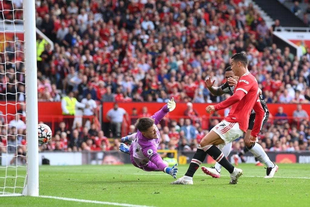 Ronaldo ghi bàn đầu tiên trong ngày trở lại Man Utd  - 1