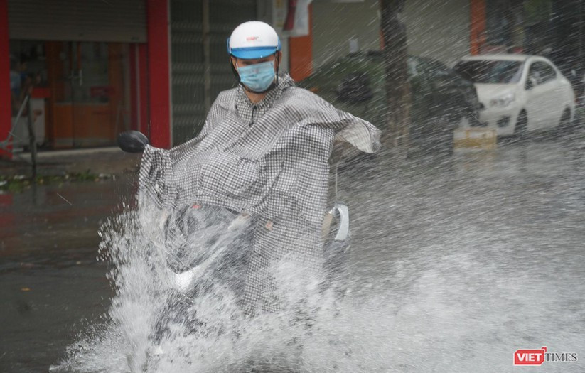 Cập nhật bão số 5 ở Đà Nẵng: Mưa lớn, gió giật mạnh, nhiều tuyến đường ngập nặng ảnh 6