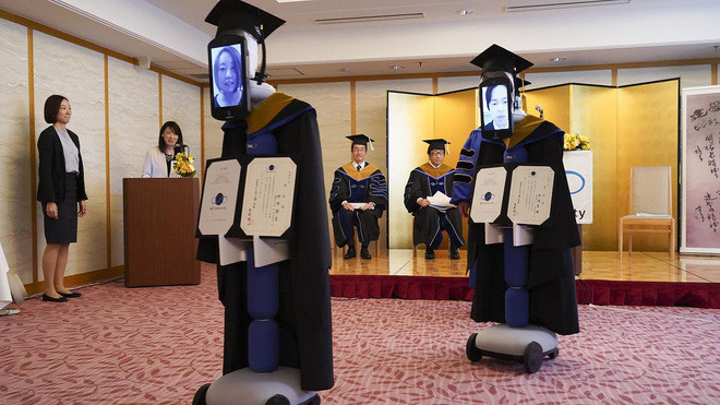 Trường Việt Nam dùng Robot nhận bằng tốt nghiệp thay sinh viên - Ảnh 5.