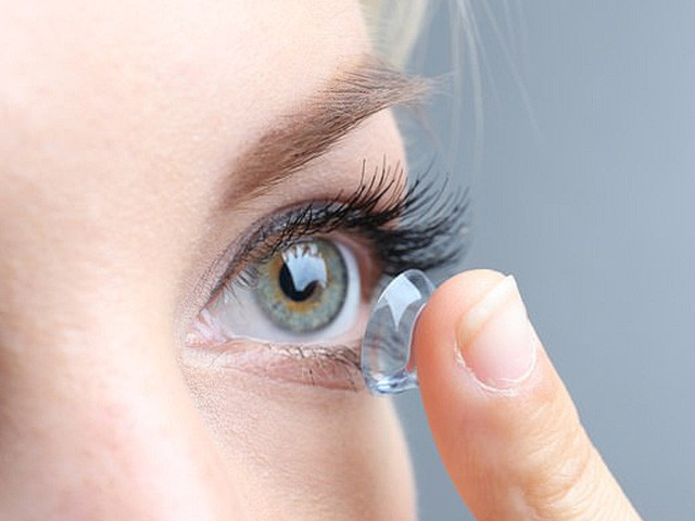 Top 6 điều cần lưu ý khi đeo kính áp tròng tạo màu mắt - Ảnh 2.