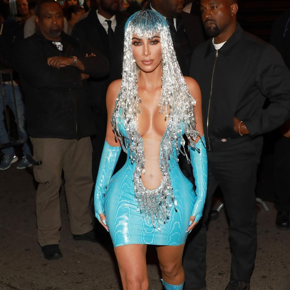 Cô Kim siêu vòng 3 Kim Kardashian kiên quyết không hở một miếng thịt nào ở Met Gala 2021-5