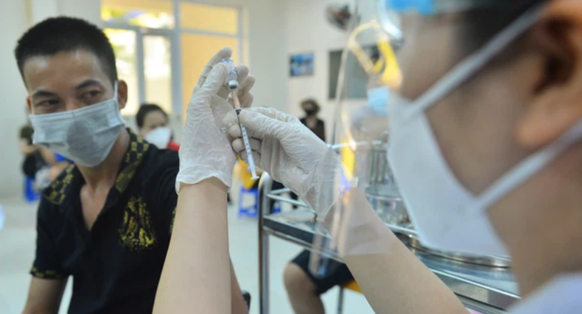Sáng 14/9: Hà Nội thêm 3 ca mắc COVID-19 mới, trong đêm tiêm thêm được gần 57.000 liều vaccine - Ảnh 1.
