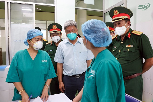 Thứ trưởng Bộ Y tế Nguyễn Trường Sơn: Tiền Giang cần tập trung 6 nhóm vấn đề để kiểm soát dịch COVID-19 - Ảnh 1.