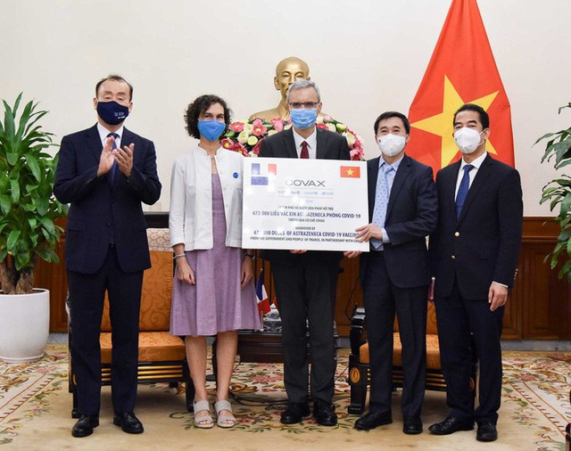 Việt Nam tiếp nhận thêm hơn 1,48 triệu liều vaccine COVID-19 AstraZeneca   - Ảnh 1.