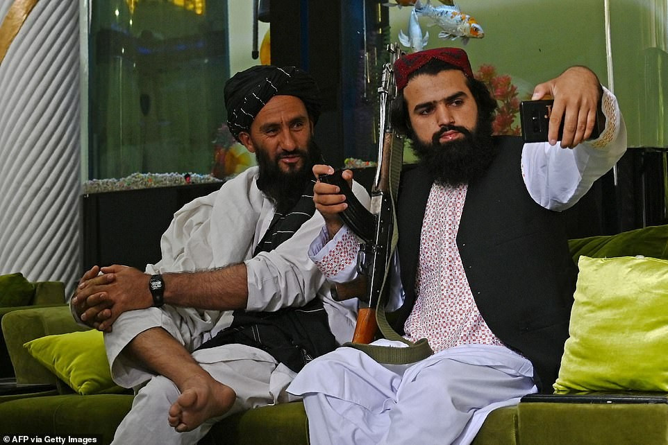 Dinh thự xa hoa của cựu phó tổng thống Afghanistan trở thành nơi ở của 150 tay súng Taliban