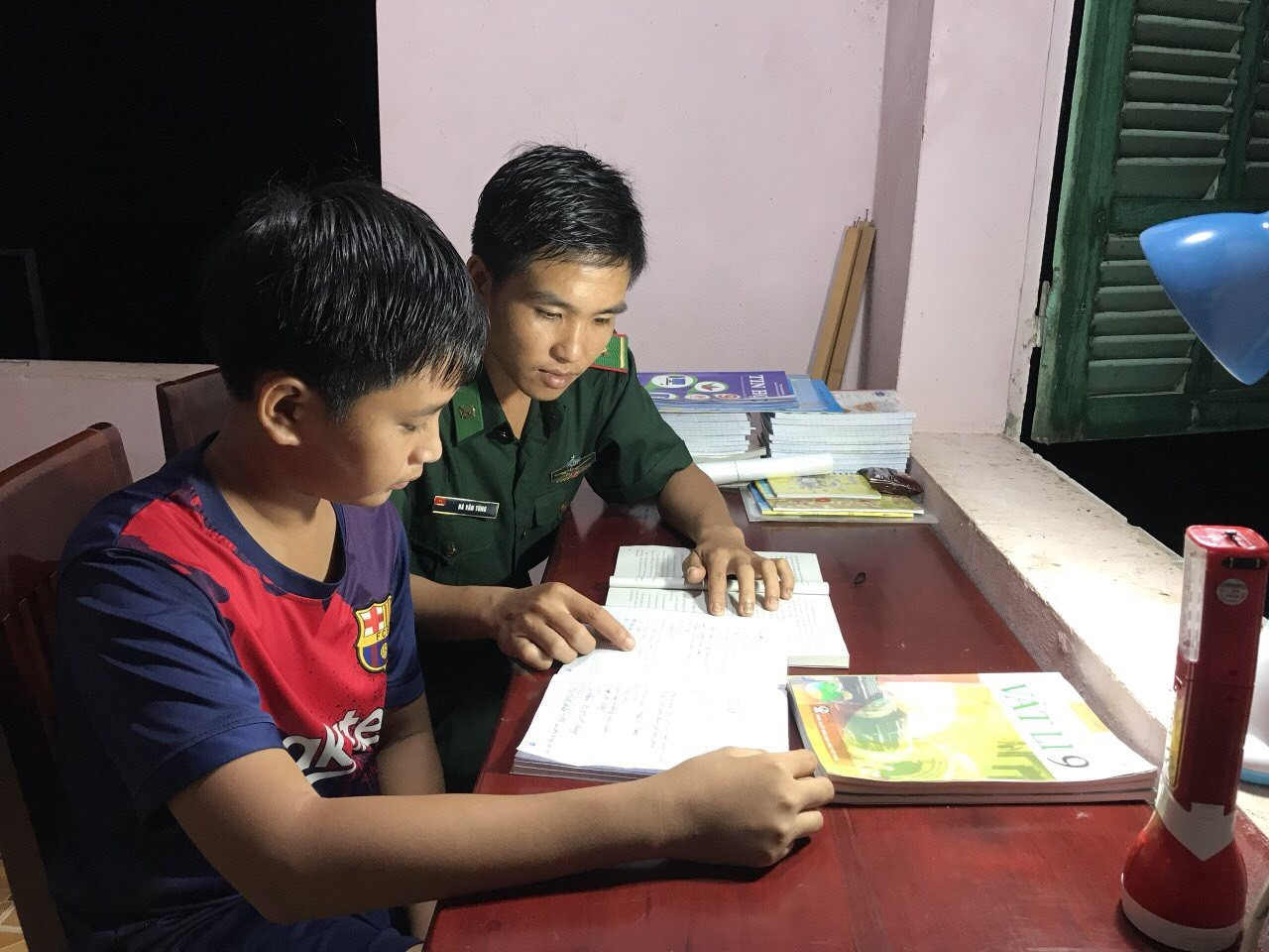 Bộ đội Biên phòng An Giang: Giúp trẻ nuôi giấc mơ đến trường