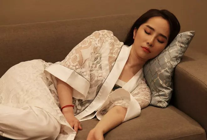 Váy ngủ từ xộc xệch tới điệu đà ngập tràn sóng truyền hình Việt - 4