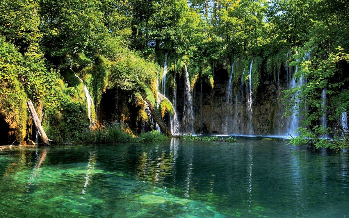 Những hồ nước đẹp như tranh tạo nên khung cảnh thần tiên trên Trái đất - 12