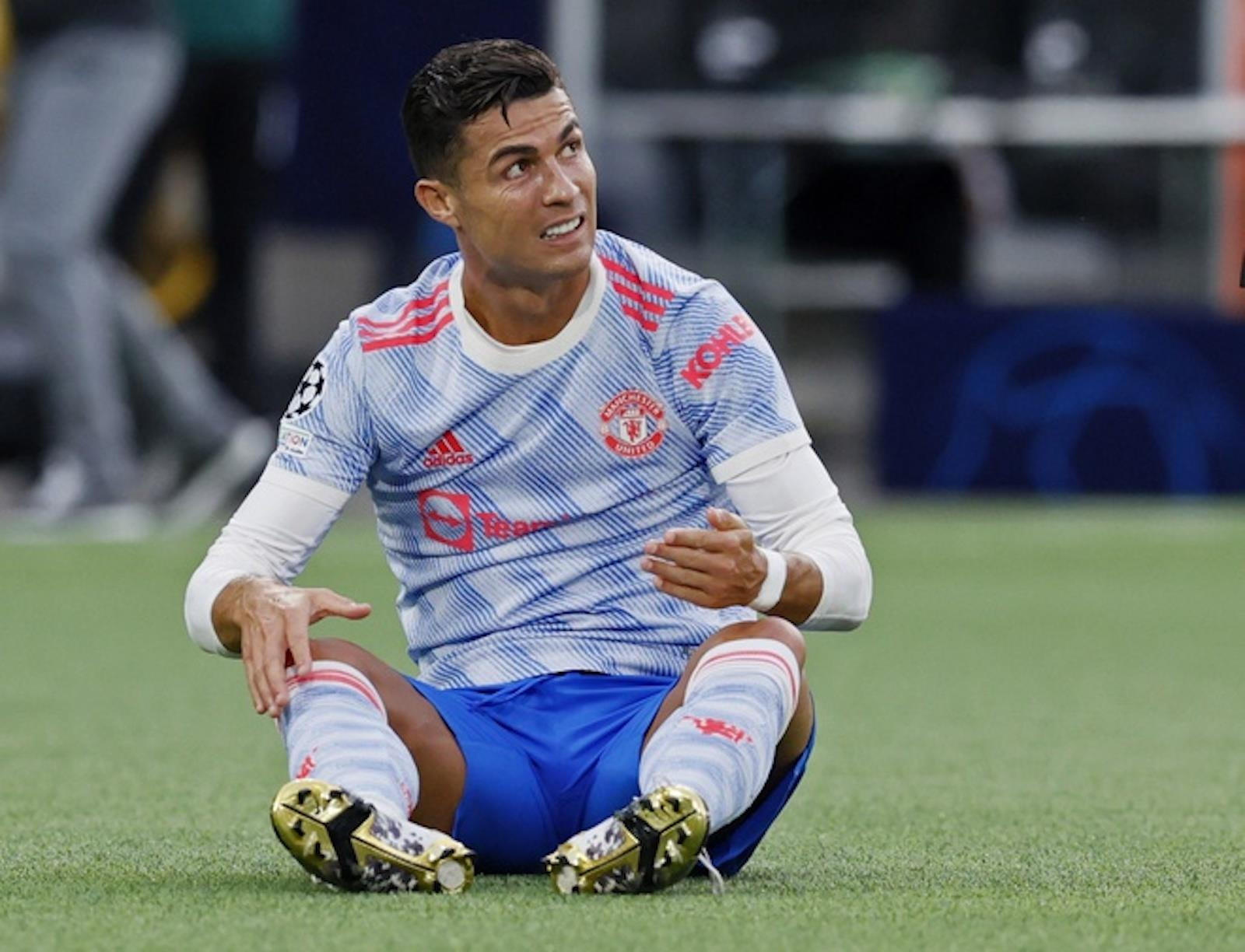 Vì sao HLV Solskjaer rút Ronaldo khỏi sân khi Man Utd đang cần bàn thắng? - 2