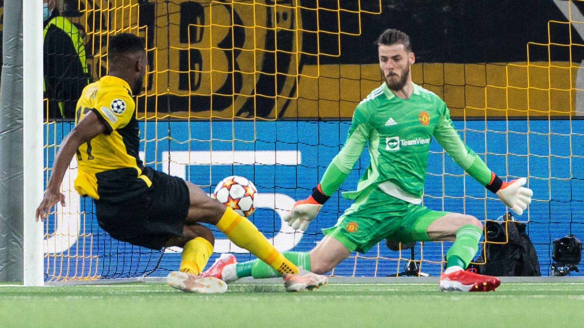 HLV Solskjaer sai lầm khiến Man Utd thua bẽ mặt ở Champions League - 3