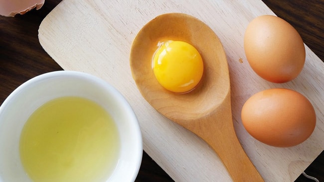 Trứng gà giả làm từ cao su gây xôn xao Tiktok: Chuyên gia nói gì? - Ảnh 2. Trứng gà giả làm từ cao su gây xôn xao Tiktok: Chuyên gia nói gì? - Ảnh 2.
