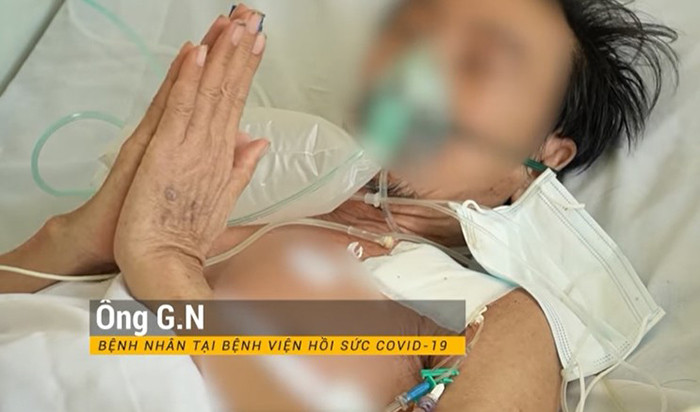 Bệnh nhân Covid-19 chắp tay cảm ơn bác sĩ sau ca mổ ung thư