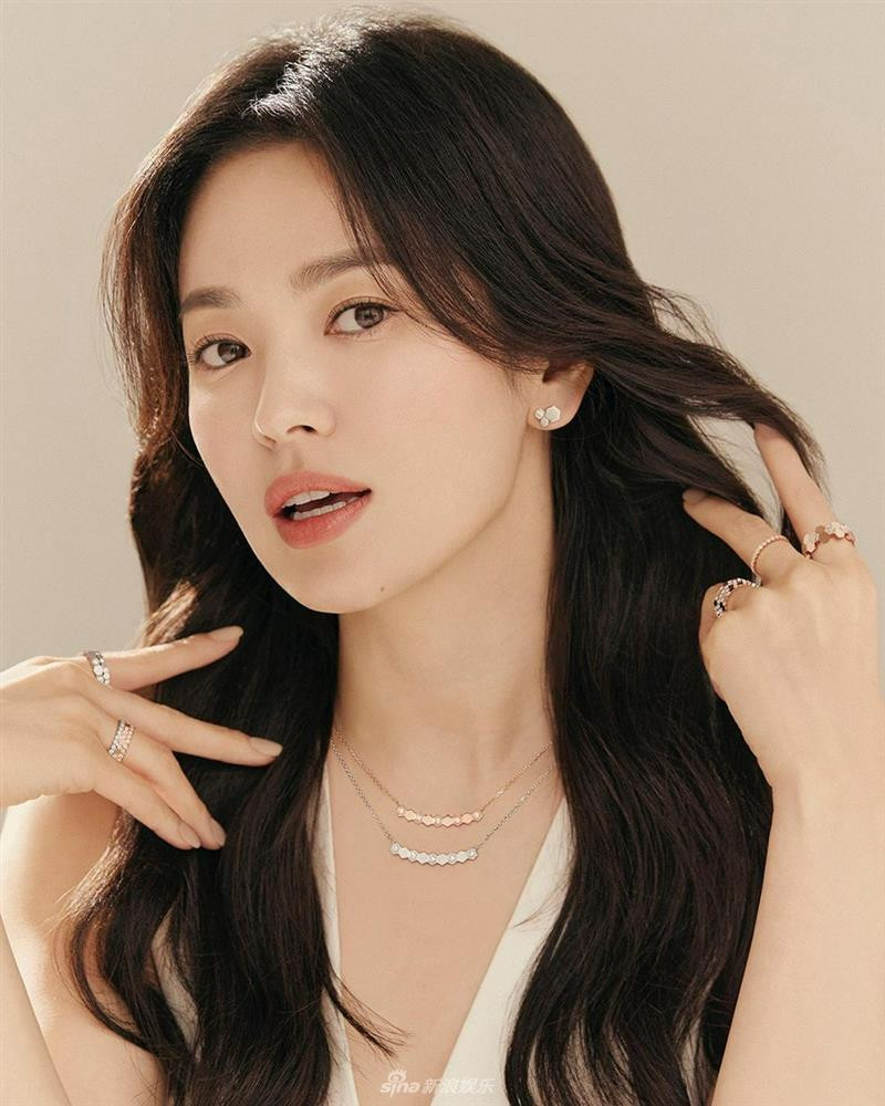 Vẻ đẹp không gì sánh bằng của Song Hye Kyo tuổi 40-1