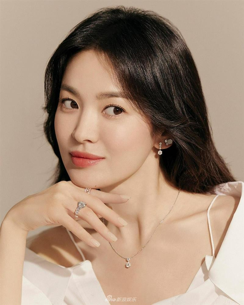Vẻ đẹp không gì sánh bằng của Song Hye Kyo tuổi 40-3