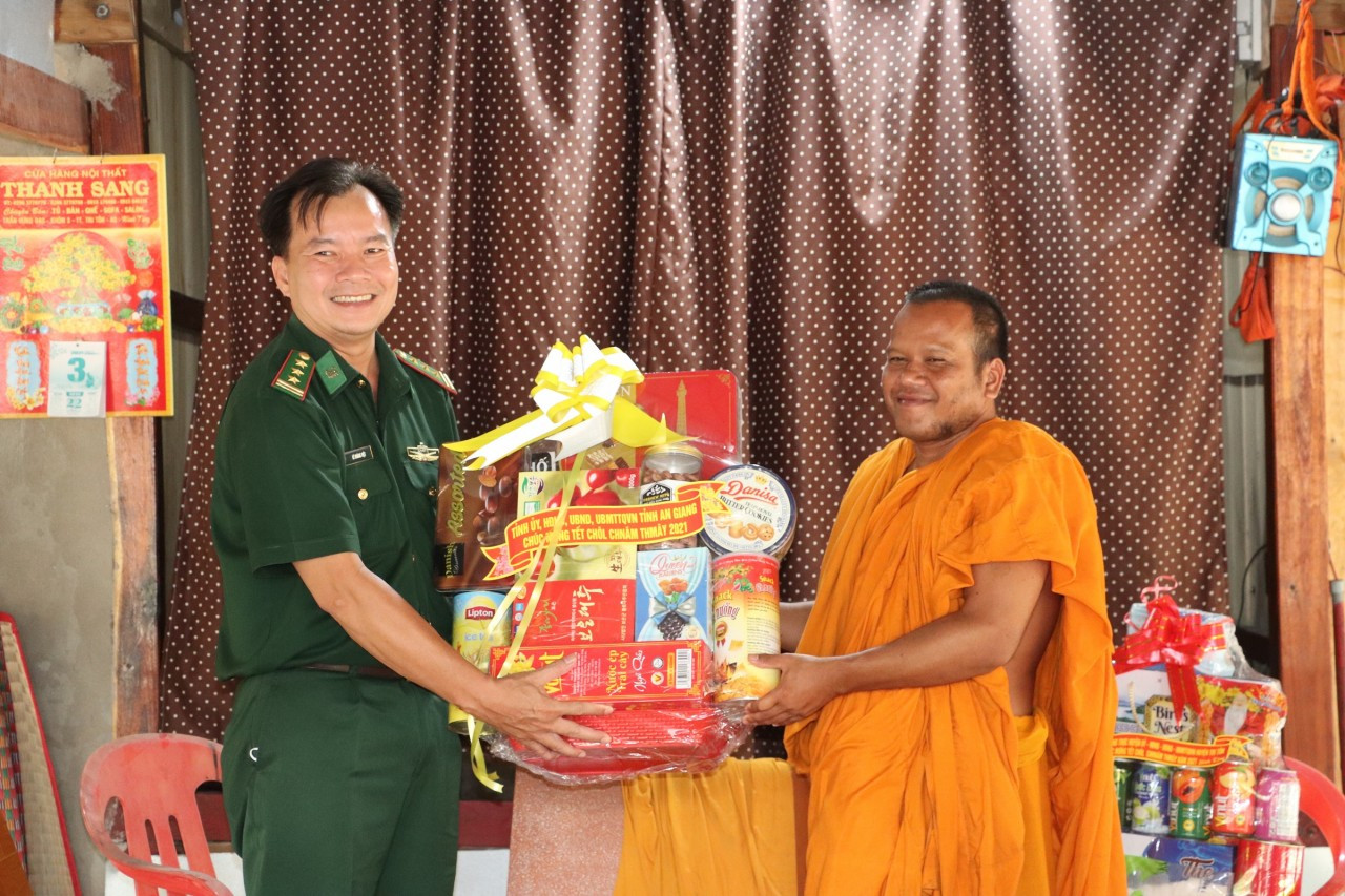 Bộ đội Biên phòng An Giang đồng hành cùng đồng bào dân tộc Khmer vùng biên giới