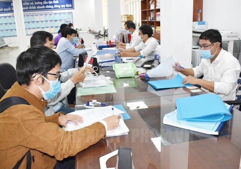 Đề xuất cán bộ ở TP.HCM có thẻ xanh COVID được tới trụ sở làm việc từ 1/10 - 1