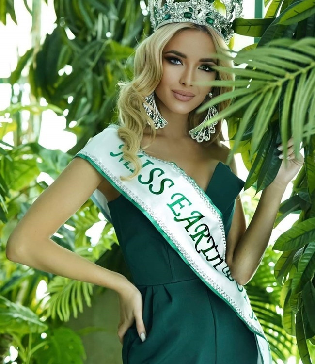 Hoa hậu Trái đất Bulgaria có bằng Tiến sĩ xinh đẹp không tì vết