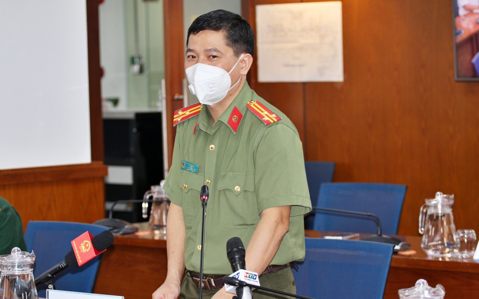 cong-an-cap-giay-di-duong-ca-ngay-thu-7-va-chu-nhat-1.jpg