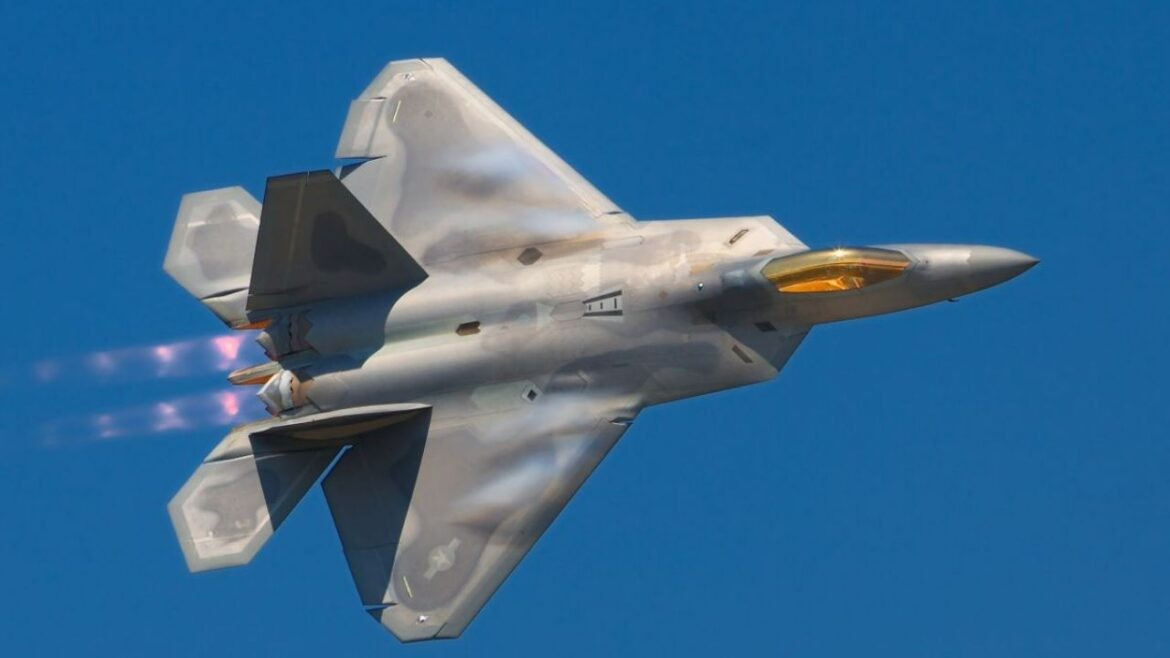 Mỹ có thể bán máy bay chiến đấu thế hệ thứ 5 đầu tiên F-22 Raptor cho Nhật Bản, Israel và Australia. (Nguồn: militaryanalizer.com)