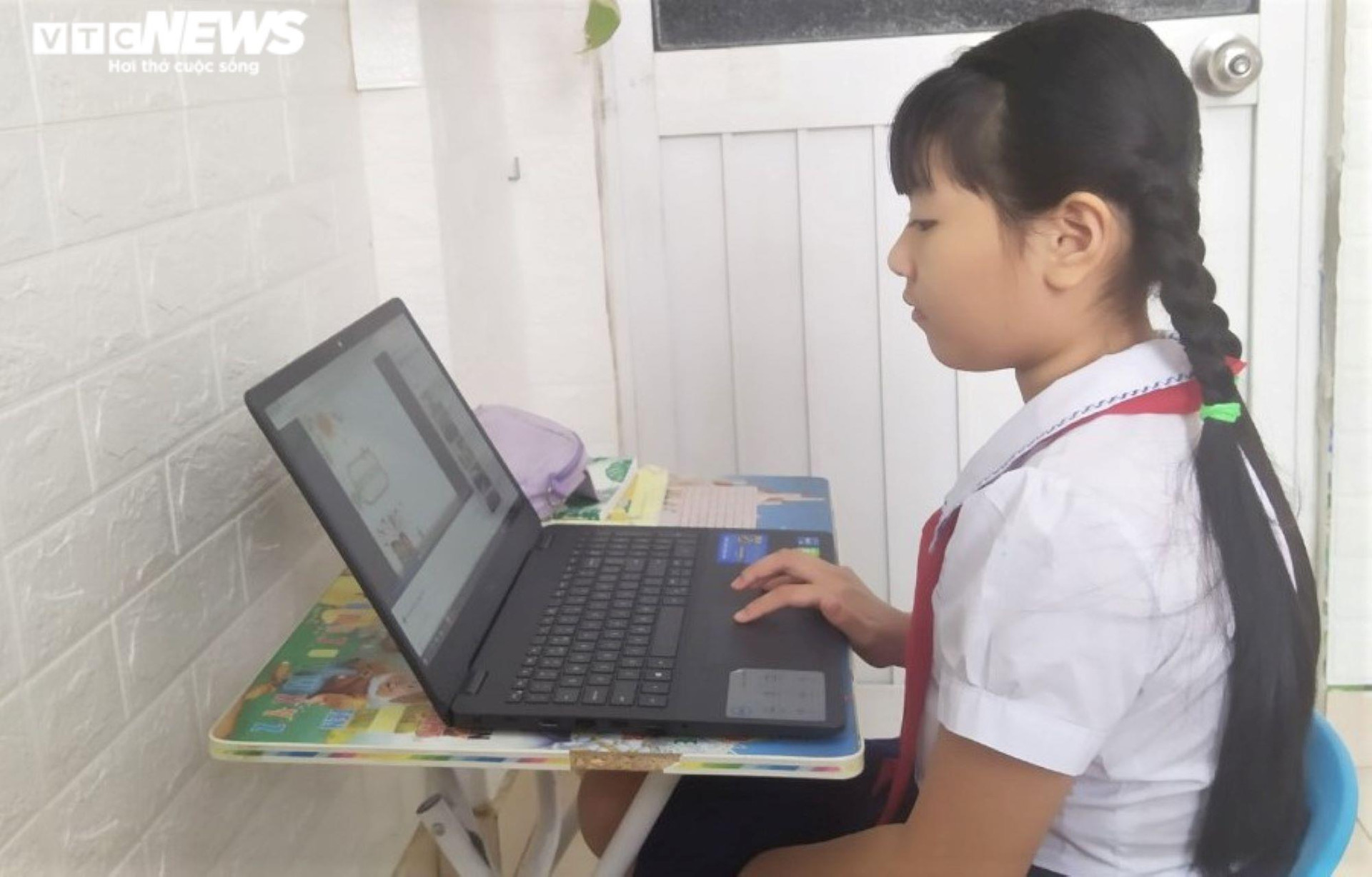 Khoảng 8.000 giáo viên, học sinh Đà Nẵng mắc kẹt tại các tỉnh, thành phố  - 1