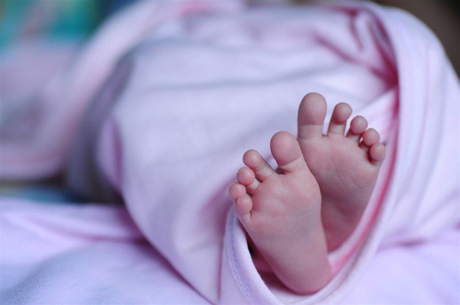 Cơ thể bé gái sơ sinh tỏa ra mùi thơm ngọt ngào tựa Hàm Hương, bố mẹ giật mình khi bác sĩ chẩn đoán căn bệnh di truyền hiếm gặp-3