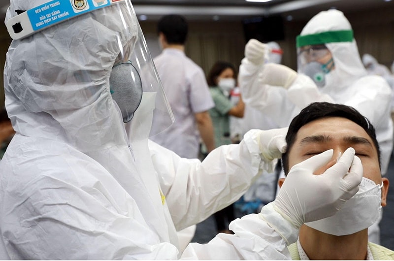 Bộ Y tế: Xét nghiệm COVID-19 bằng test nhanh kháng nguyên hàng tuần cho người làm việc tại các chợ - Ảnh 1. Bộ Y tế: Xét nghiệm COVID-19 bằng test nhanh kháng nguyên hàng tuần cho người làm việc tại các chợ - Ảnh 1.