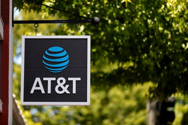 Mở khóa trái phép gần 2 triệu điện thoại AT&T, người đàn ông chịu án tù 12 năm - Ảnh 1.