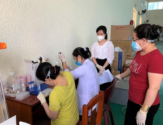 Tiền Giang: Đưa vào hoạt động xe xét nghiệm lưu động tại các điểm nóng - Ảnh 3. Tiền Giang: Đưa vào hoạt động xe xét nghiệm lưu động tại các điểm nóng - Ảnh 3.