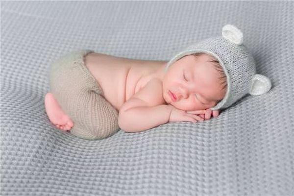 Tại sao trẻ sơ sinh thích nằm sấp khi ngủ? Có 4 lý do chính với những ưu và nhược điểm riêng cha mẹ nên biết-3