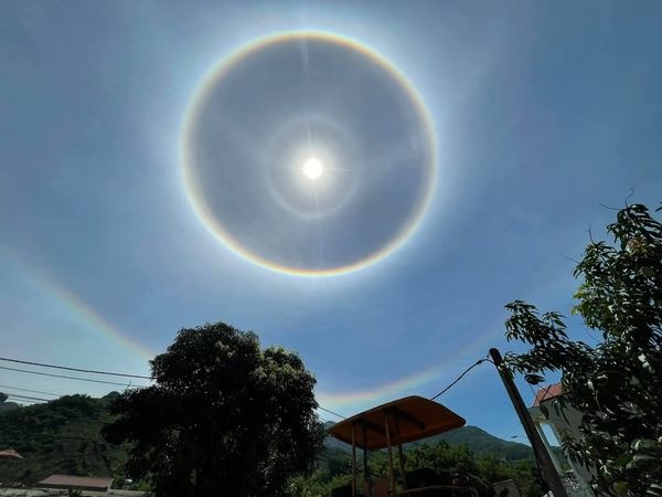 Kỳ thú quầng mặt trời: Hiện tượng thiên nhiên đẹp như truyện thần tiên, may mắn lắm mới được chứng kiến, từng xuất hiện ở Việt Nam - Ảnh 5. Kỳ thú quầng mặt trời: Hiện tượng thiên nhiên đẹp như truyện thần tiên, may mắn lắm mới được chứng kiến, từng xuất hiện ở Việt Nam - Ảnh 5.