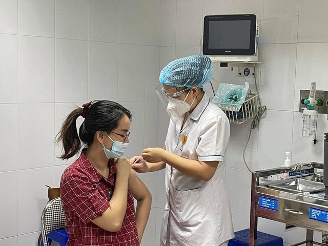 Bộ Y tế: Khẩn trương tiêm vaccine COVID-19 cho phụ nữ mang thai trên 13 tuần - Ảnh 1. Bộ Y tế: Khẩn trương tiêm vaccine COVID-19 cho phụ nữ mang thai trên 13 tuần - Ảnh 1.