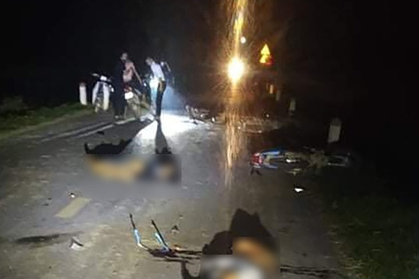 4 xe máy tông trực diện, 5 người chết trong đêm Trung thu