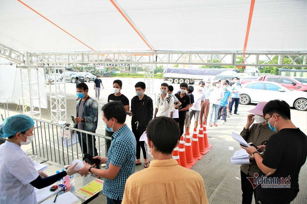 Nhiều trường hợp băn khoăn việc xin giấy đi đường để rời Hà Nội về quê