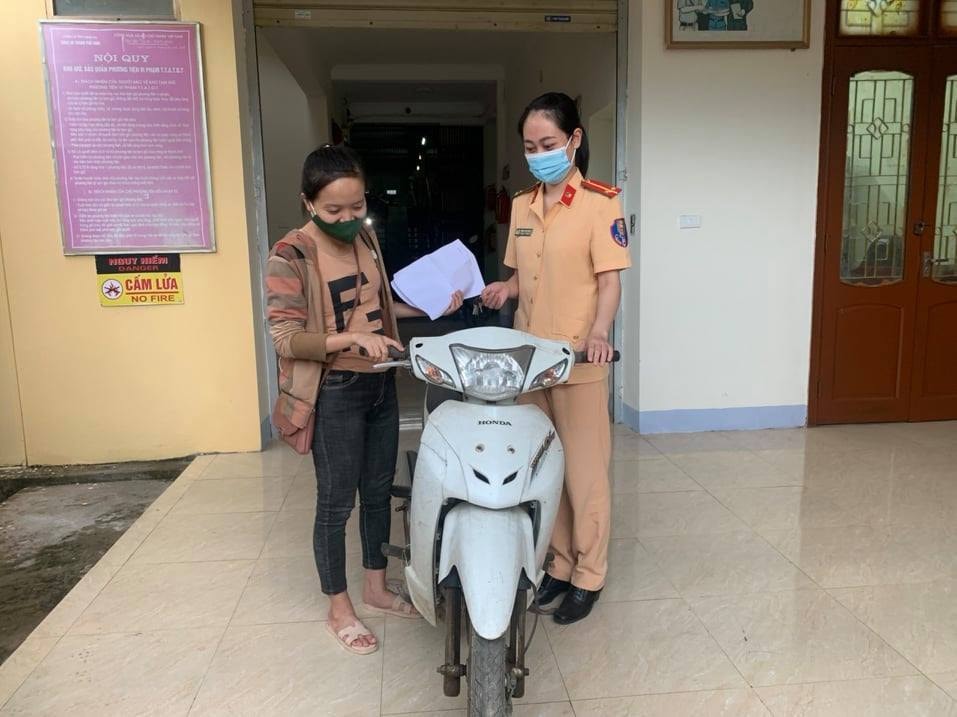Cô gái trẻ nhận tin vui sau 3 năm bị mất cắp xe máy