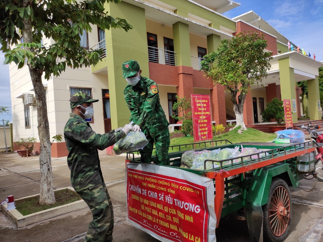 Bộ đội Biên phòng An Giang hỗ trợ 530 suất quà cho người dân vùng biên giới