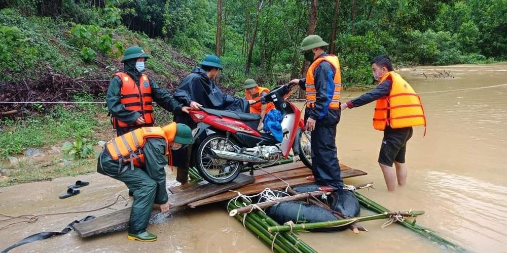 Thủy điện và hồ đập xả lũ, nhà dân ở Nghệ An ngập sâu trong nước-16