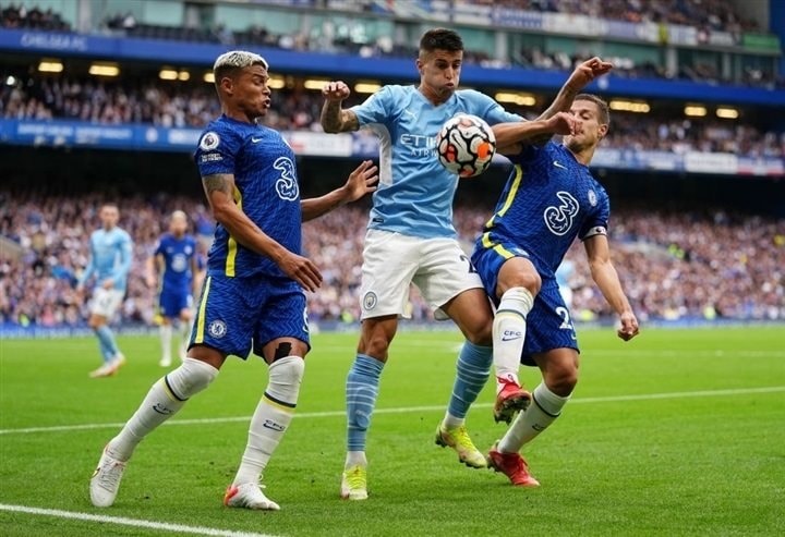 chelsea-0-1-man-city-azpilicueta.jpg