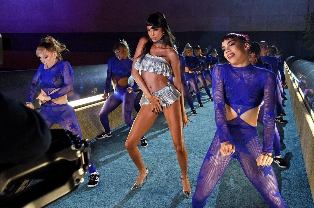 Dàn mẫu diện đồ sexy trong show diễn của ca sĩ tỷ phú Rihanna