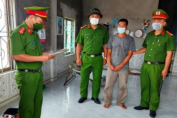 Bắt giam người đánh chủ tịch xã đang điều hành chống dịch ở Quảng Bình