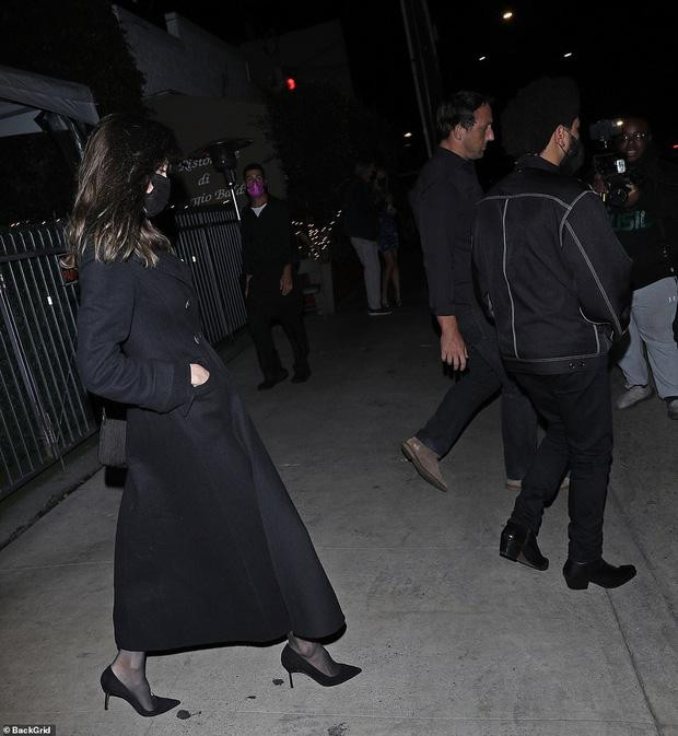 Angelina Jolie bị tóm gọn khoảnh khắc hẹn hò The Weeknd-4