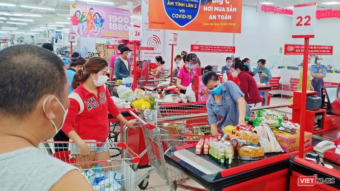 Hoạt động bình thường tại trung tâm thương mại trên địa bàn TP Đà Nẵng.