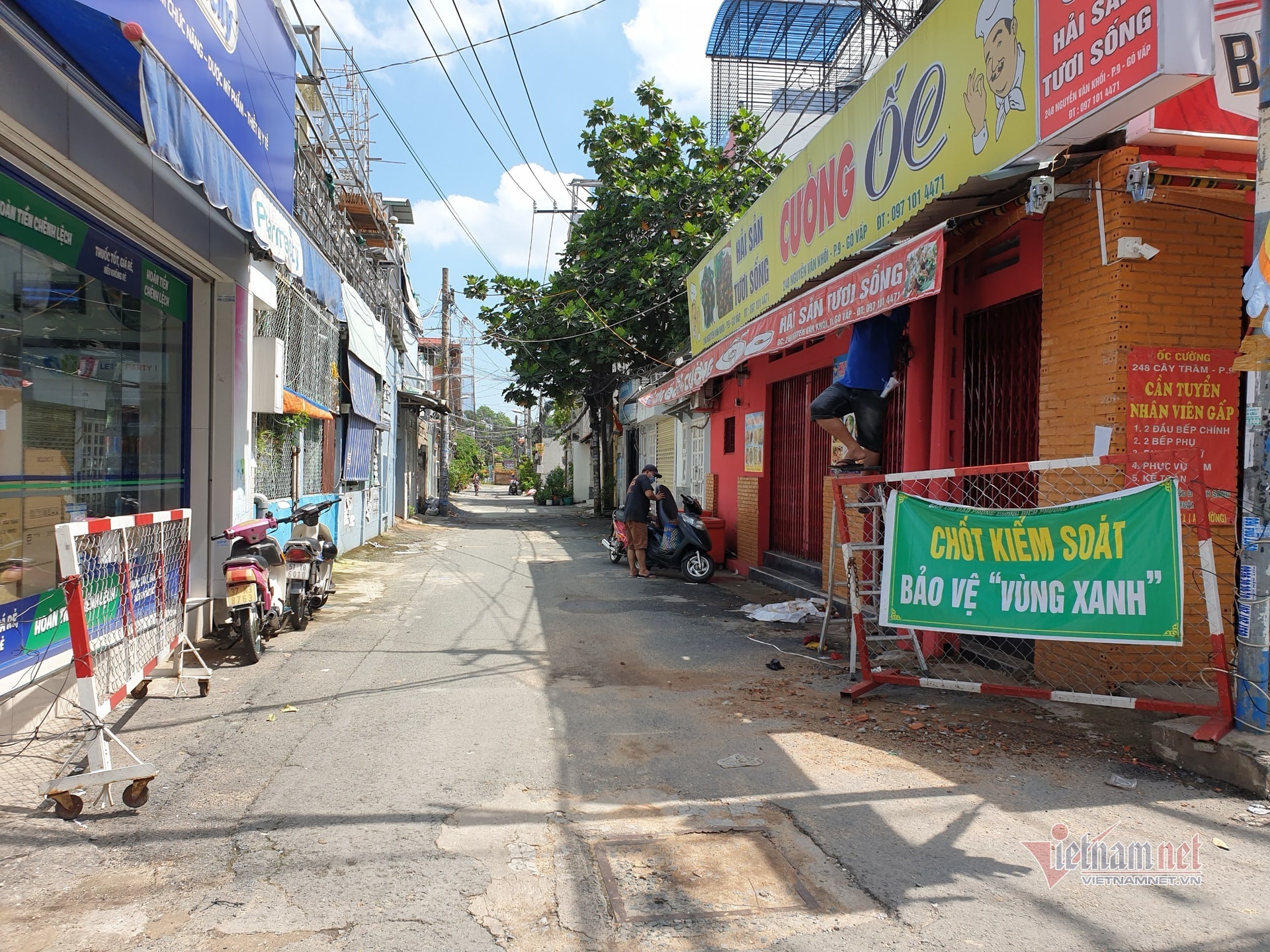 Hàng trăm con hẻm ở TP.HCM thoát cảnh rào chắn 'bít bùng'