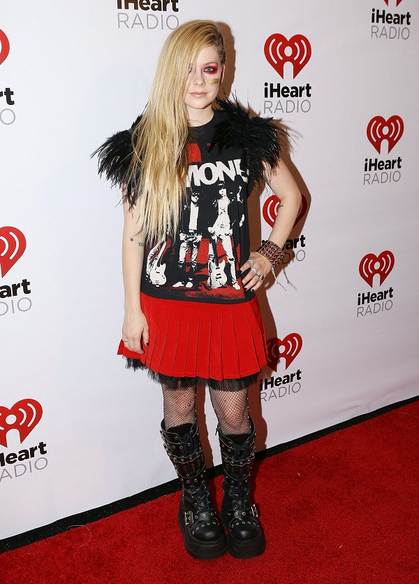 Hành trình thay đổi style của công chúa Pop-punk Avril Lavigne - 10
