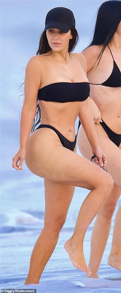 Kim siêu vòng 3 diện bikini khoe body phồn thực và mặt mộc quá đỉnh-2