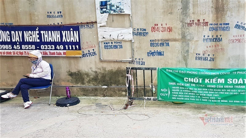 Chốt ‘vùng xanh’ ở Hà Nội nơi kiểm tra, nơi bỏ trống