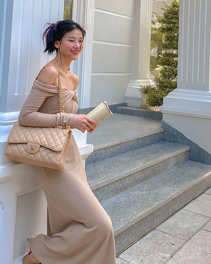 Hoa hậu Phương Khánh đẹp dịu dàng với váy áo đơn sắc