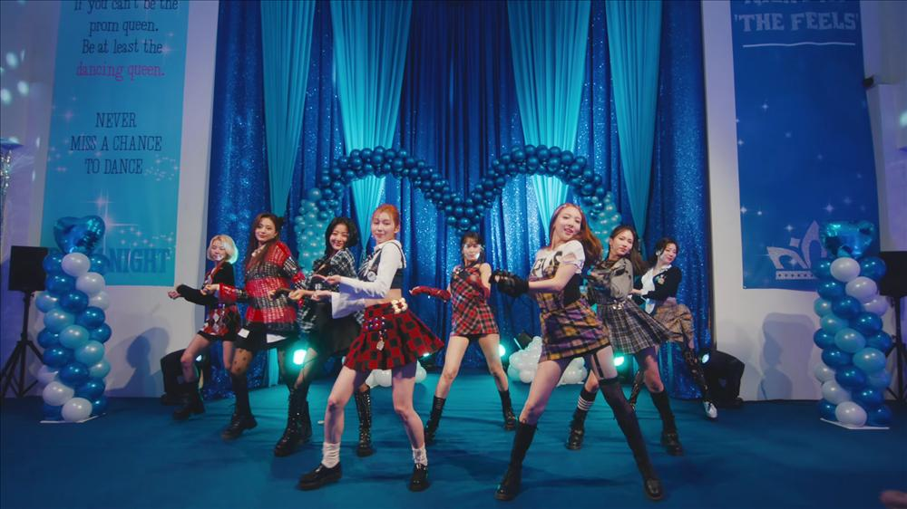 TWICE ngọt ngào style học đường, fan kêu than vì hình ảnh cuối MV-2